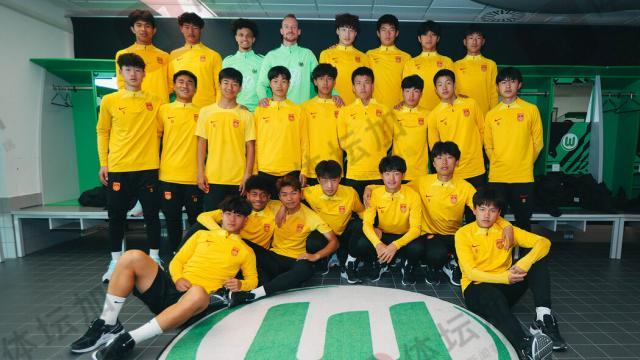 中国09年龄段国少队在德国期间参观沃尔夫斯堡俱乐部.jpg